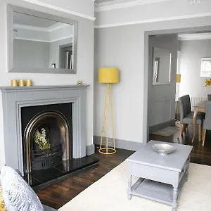 St Magnus House, Fabulous Town House Holiday home